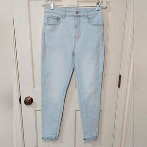 LOFT Light Wash High-rise Raw Hem Mom Jeans, Size 4